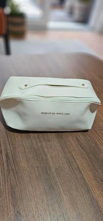Nieuwe Witte Toilettas – 24x12x12 cm – Nooit Gebruikt beschikbaar voor biedingen