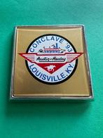 Mooie Autsin Healey badge. Louisville. Voor Uw Youngtimer., Ophalen of Verzenden, Gebruikt, Gebruiksvoorwerp