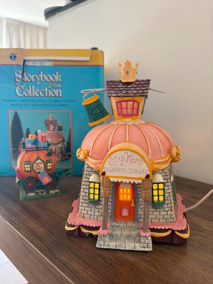 Disney department56 cinderella kerst dorp huisje retired, Diversen, Kerst, Zo goed als nieuw, Ophalen of Verzenden