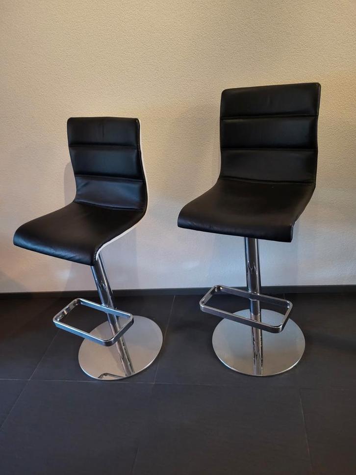 2 Mooie Barkrukken - Zwart Leer & Chroom, Huis en Inrichting, Barkrukken, Zo goed als nieuw, 60 tot 90 cm, Leer, Metaal, 2 krukken