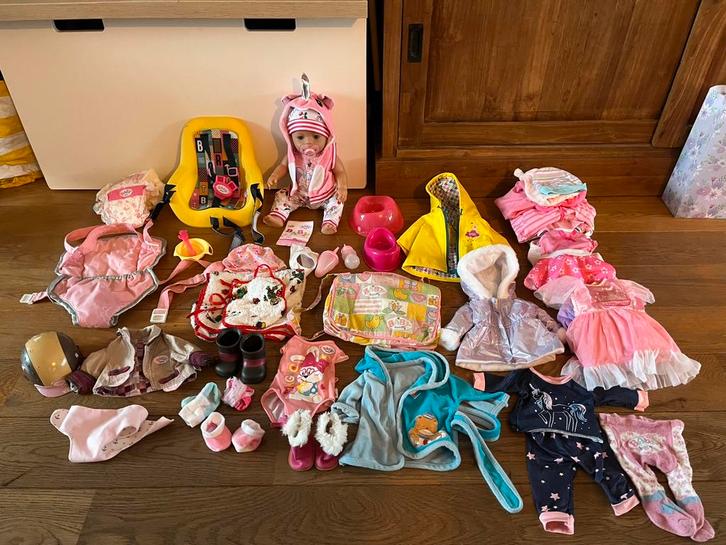 Babyborn pop met heel veel spullen erbij, Kinderen en Baby's, Speelgoed | Poppen, Zo goed als nieuw, Babypop, Ophalen of Verzenden