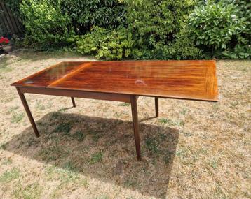 Gespiegeld rosewood fineer 60-er jaren eettafel vintage beschikbaar voor biedingen