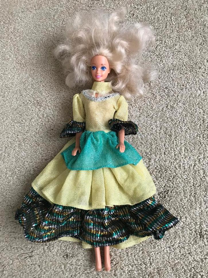 Blonde barbie (1966), Kinderen en Baby's, Speelgoed | Poppen, Gebruikt, Barbie, Ophalen of Verzenden