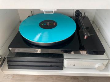 Pro-ject Debut Carbon met Ortofon 2M Red beschikbaar voor biedingen