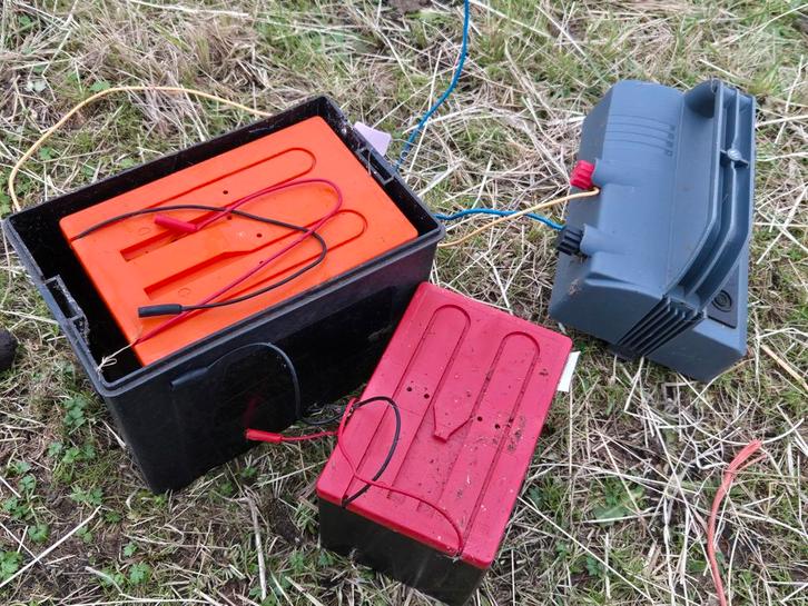 Schrikdraad apparaat met 2 batterijen, Dieren en Toebehoren, Paarden en Pony's | Overige Paardenspullen, Overige soorten, Ophalen of Verzenden