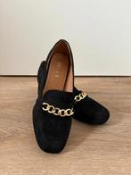 Heeled loafer shoe with gold chain, Schoenen met lage hakken, Zwart, Ophalen of Verzenden, Zo goed als nieuw