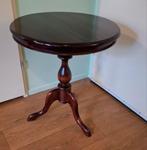 Wijntafel bijzettafel 65 cm hoog 59 cm doorsnede., Antiek en Kunst, Ophalen