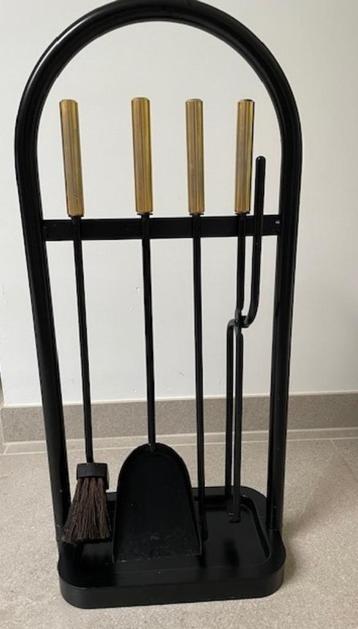 Stijlvol modern Haardstel beschikbaar voor biedingen