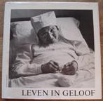 Leven in geloof - foto's Martien Coppens - tekst C. Konings, Boeken, Christendom | Katholiek, Ophalen of Verzenden, Zo goed als nieuw