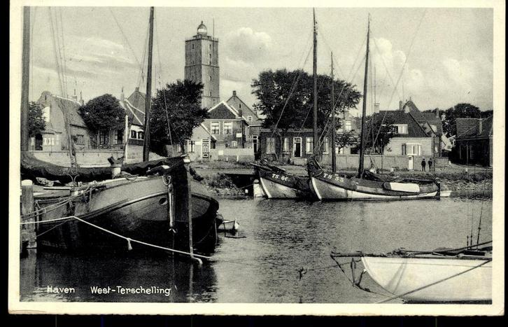 West-Terschelling, Haven met zicht op de Brandaris, gel.1932, Verzamelen, Ansichtkaarten | Nederland, Gelopen, Waddeneilanden