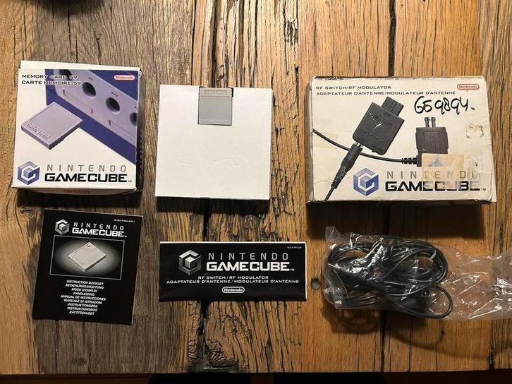 Nintendo Gamecube Memory Card & RF Switch - In Doos, Spelcomputers en Games, Games | Nintendo GameCube, Gebruikt, Overige genres