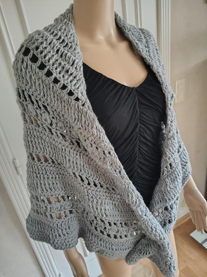 Grote warme sjaal, Kleding | Dames, Mutsen, Sjaals en Handschoenen, Zo goed als nieuw, Sjaal, Maat 46/48 (XL) of groter, Verzenden