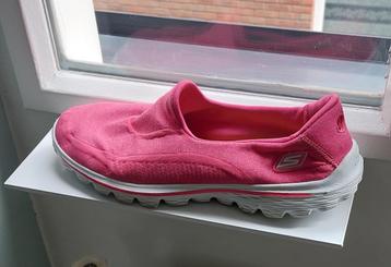 Fuchsia skechers  39 beschikbaar voor biedingen