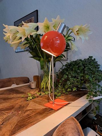 Vintage Oranje Bureaulamp beschikbaar voor biedingen