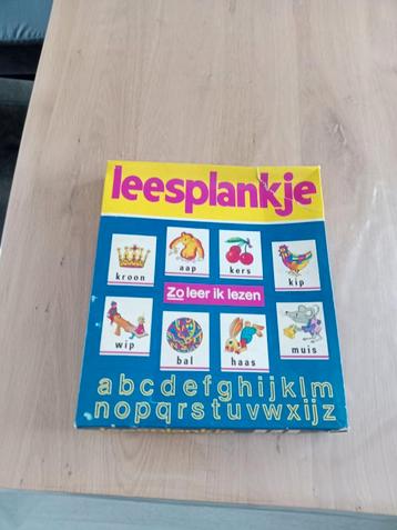 Leesplankje uit 1974 beschikbaar voor biedingen
