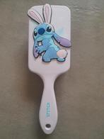 Stitch haarborstel en spiegel, Verzamelen, Disney, Ophalen of Verzenden, Overige figuren, Zo goed als nieuw, Beeldje of Figuurtje