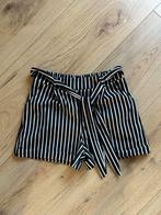 Zwarte gestreepte short met ‘riem’ - Maat S, Kort, Zwart, Ophalen of Verzenden, Zo goed als nieuw
