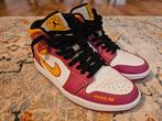 Nike Jordan 1 Mid 42-

Dia de los Muertos, Kleding | Heren, Schoenen, Ophalen of Verzenden, Zo goed als nieuw, Overige kleuren