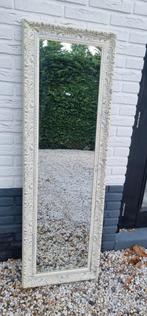 Een barokke (pas)spiegel met een rijk versierd frame. 

14, Ophalen, Minder dan 50 cm, Gebruikt, 100 tot 150 cm