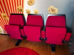 Rode bioscoopstoelen, Ophalen, Rood, Drie