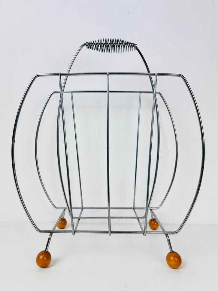 Vintage chroom tijdschriftenrek met houten bolpootjes 1960, Huis en Inrichting, Woonaccessoires | Krantenbakken en Lectuurbakken