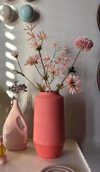 Form keramiek Hella Duijs vaas Suzan koraal, Overige kleuren, Aardewerk of Porselein, Ophalen of Verzenden, Zo goed als nieuw