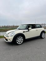 Mini Cooper One (R56)1.6  75pk 2011 Wit, Auto's, Mini, Voorwielaandrijving, 4 stoelen, Wit, Origineel Nederlands