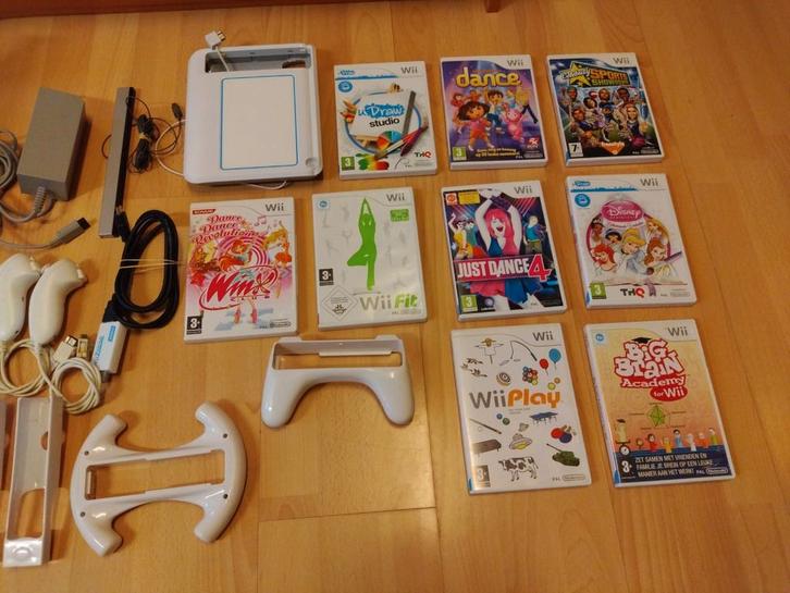 Nintendo Wii met Waveboard u Draw en 9 spellen kabels, Spelcomputers en Games, Spelcomputers | Nintendo Wii, Gebruikt, Met 3 controllers of meer