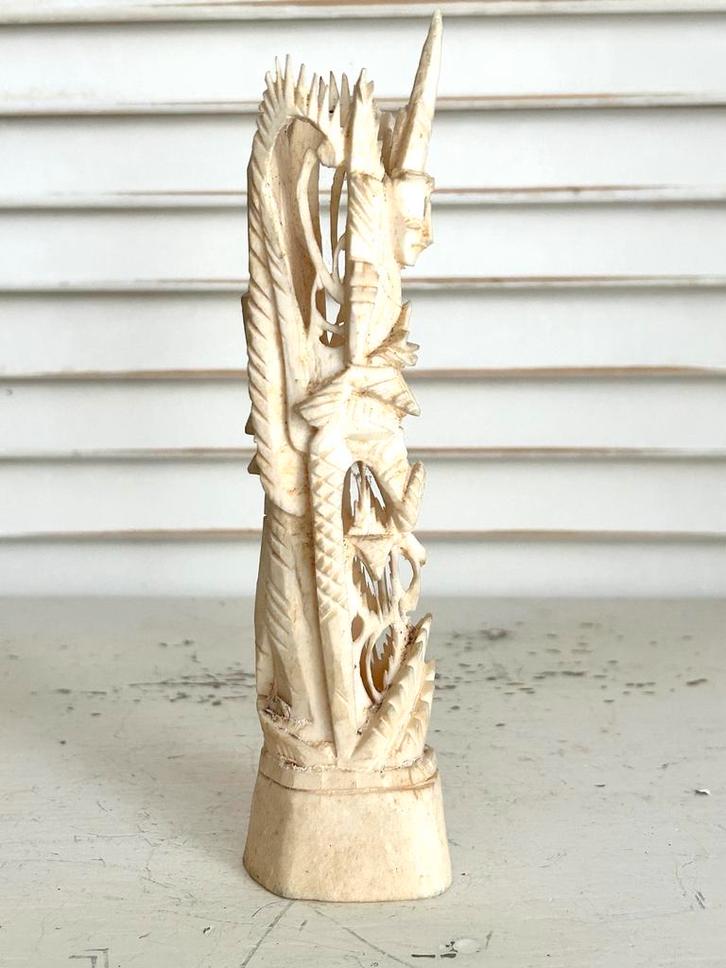 Gesneden beeldje Garuda Bali uit bot 17 cm, Antiek en Kunst, Kunst | Niet-Westerse kunst, Ophalen