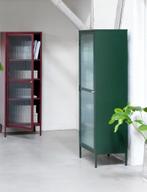 by fonQ Opal Vitrinekast - H 160 cm - Olijfgroen | €399, nu, Byfonq, Byfonq, Nieuw, Glas