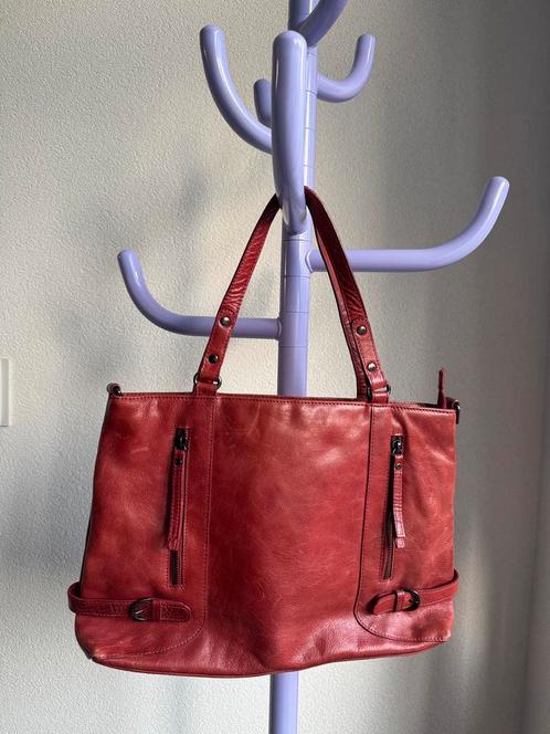 Vintage Y2K rode echt leren schoudertas, Sieraden, Tassen en Uiterlijk, Tassen | Damestassen, Zo goed als nieuw, Schoudertasje