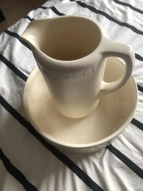 wasstel van Regout uit Maastricht jaren 40 mooi van kleur, Huis en Inrichting, Woonaccessoires | Schalen en Manden, Gebruikt, Schaal