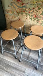 4 x oude school kruk, Huis en Inrichting, Krukjes, Ophalen, Gebruikt, IJzer