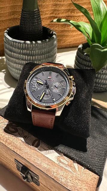 Tommy Hilfiger Horloge - Zilver/Goud beschikbaar voor biedingen