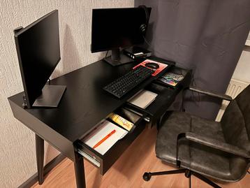 Bureau met stoel!