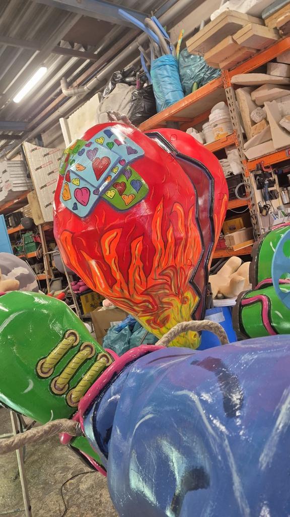 Gebroken Hart, Hobby en Vrije tijd, Feestartikelen, Gebruikt, Versiering, Carnaval, Ophalen