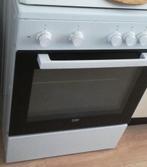 Weinig gebruikte Beko wit met zwart gas fornuis oven, Witgoed en Apparatuur, Ophalen, 4 kookzones, Zo goed als nieuw, Gas