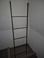 Zwarte handdoekentrap- Zo goed als nieuw, Ophalen of Verzenden, Zo goed als nieuw, Ladder, Minder dan 2 meter