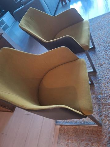 twee stuks Xoon eetkamer stoelen.  beschikbaar voor biedingen