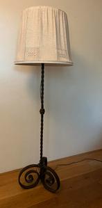 Smeedijzeren vloerlamp, handgemaakt, met lampekap, vintage, Ophalen, Gebruikt