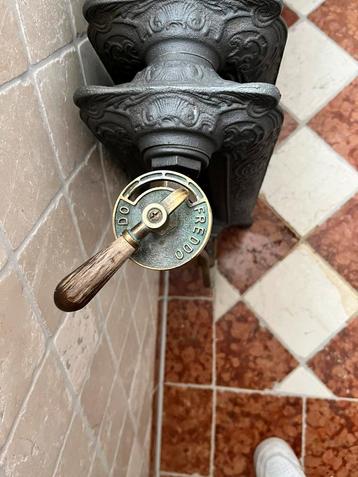 Anthieke antraciete radiator (Hudson Reed?) beschikbaar voor biedingen