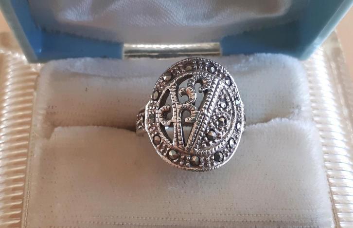 Vintage Opengewerkte Zilveren Ring m. Markesiet. GRATIS Verz, Sieraden, Tassen en Uiterlijk, Antieke sieraden, Ring, Zilver, Verzenden