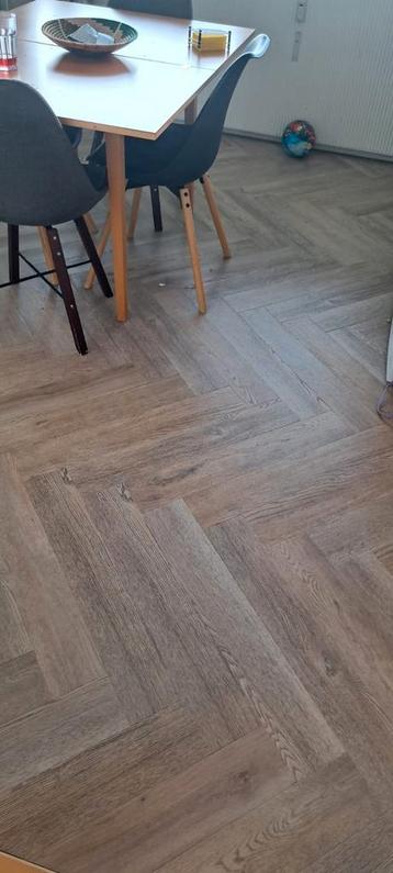 PVC visgraat gebruikt vloerbedekking ongeveer 17 m² beschikbaar voor biedingen