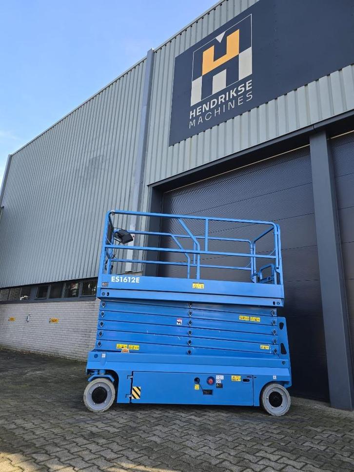 Degelijke Magni ES1612 hoogwerker, Zakelijke goederen, Machines en Bouw | Liften, Steigers en Ladders, Ophalen