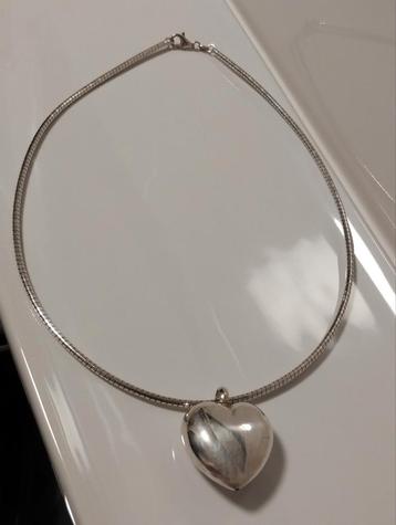 Zilveren ketting met hart hanger beschikbaar voor biedingen