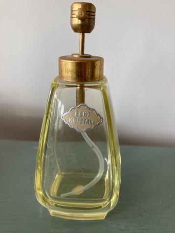 Brocante kristallen parfumflesje beschikbaar voor biedingen