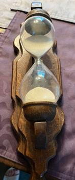 glazen Zandloper op Houten Standaard H45 B13cm, Ophalen of Verzenden