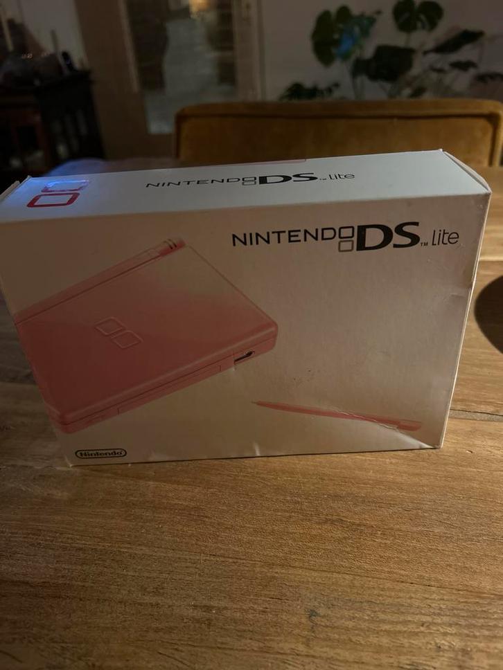 Nintendo DS Lite - Roze, Spelcomputers en Games, Spelcomputers | Nintendo DS, Gebruikt, DS Lite, Roze, Met beschermhoes of tas