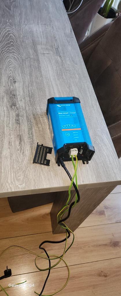 Victron Blue Smart IP22 24V/16A Acculader, Auto diversen, Jumpstarters, Gebruikt, Ophalen of Verzenden