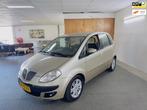 Lancia Musa 1.4-16V Platino Apk Nieuw,Clima,Cruise,Parkeerse, Voorwielaandrijving, Gebruikt, Beige, 400 kg